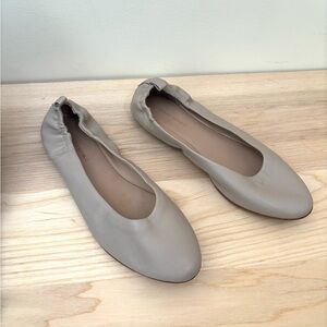 Banana Republic Leather Flats